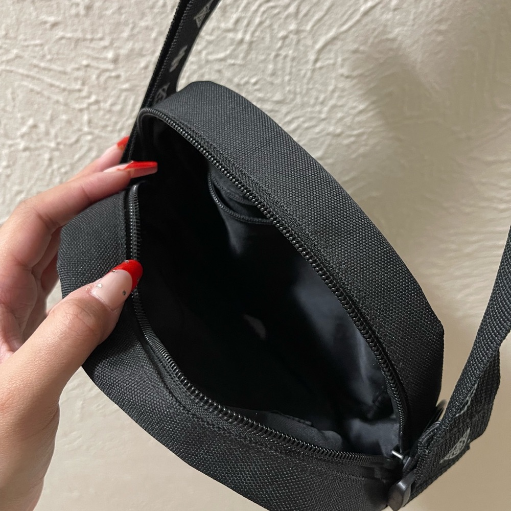 Seven Lions Crossbody
